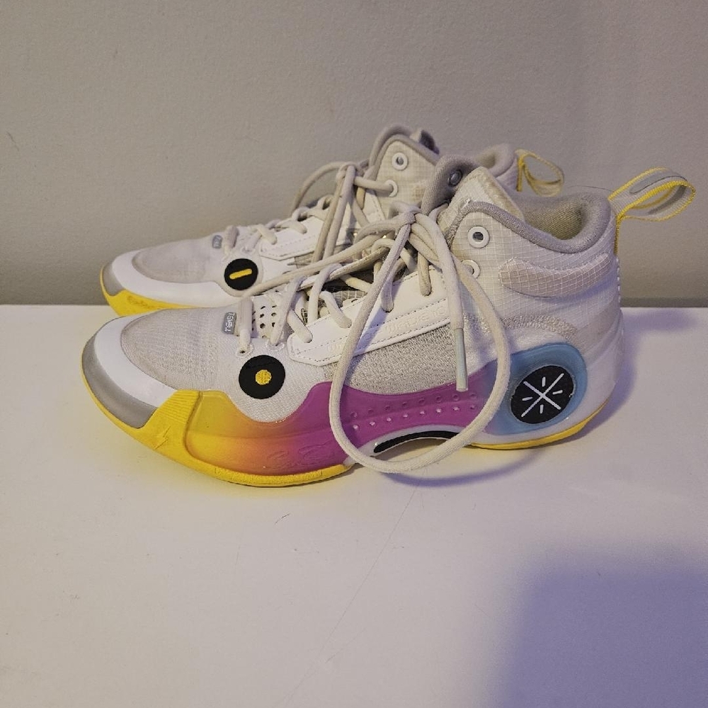 Li-Ning Way of Wade 10 “Florida” Basketball Shoes
Women’s 7.5 / Men’s 6